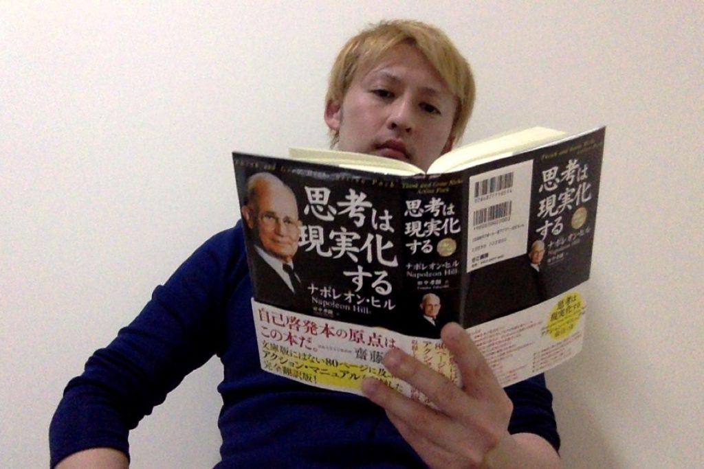 考える人