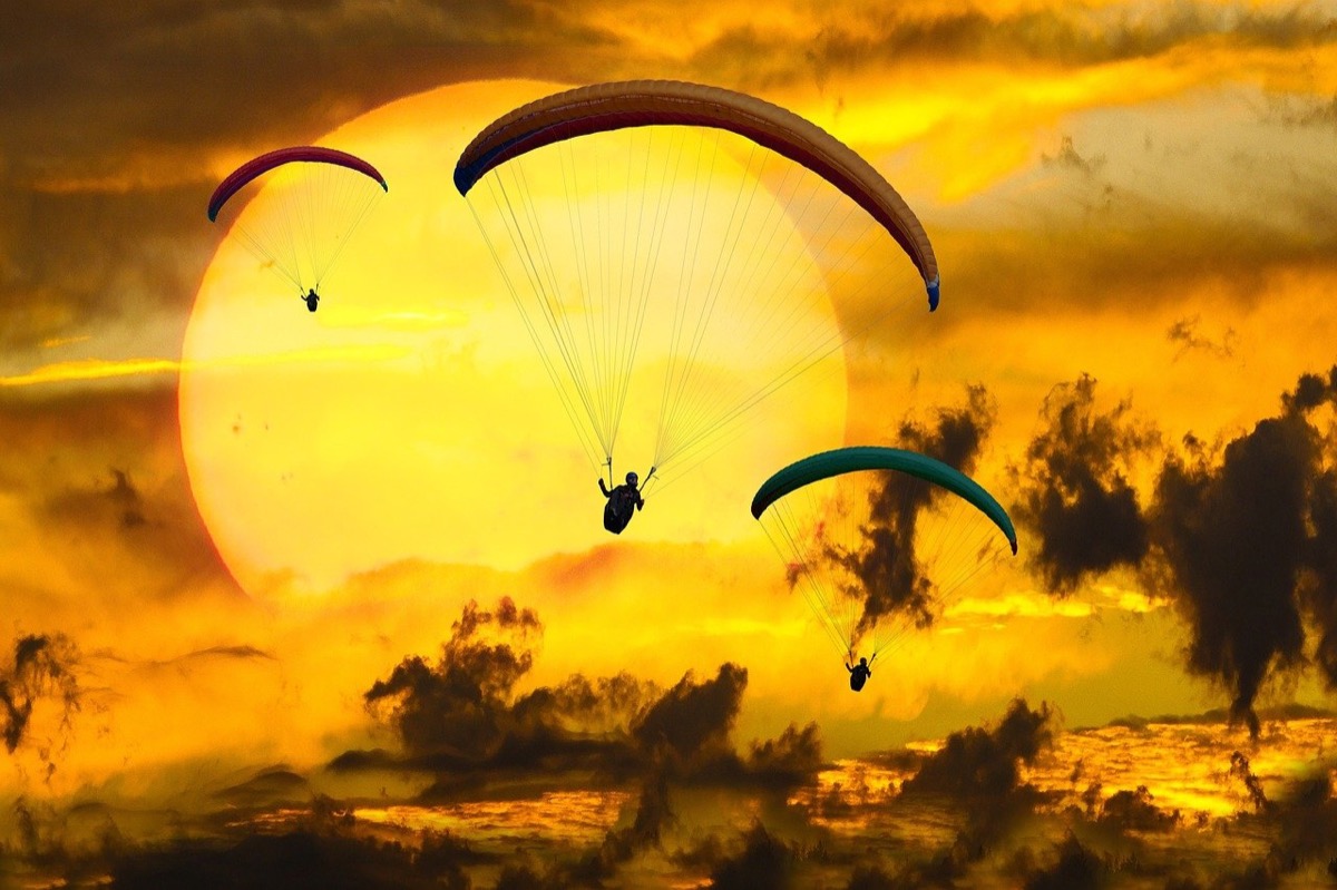 parachutes-2700972_1280