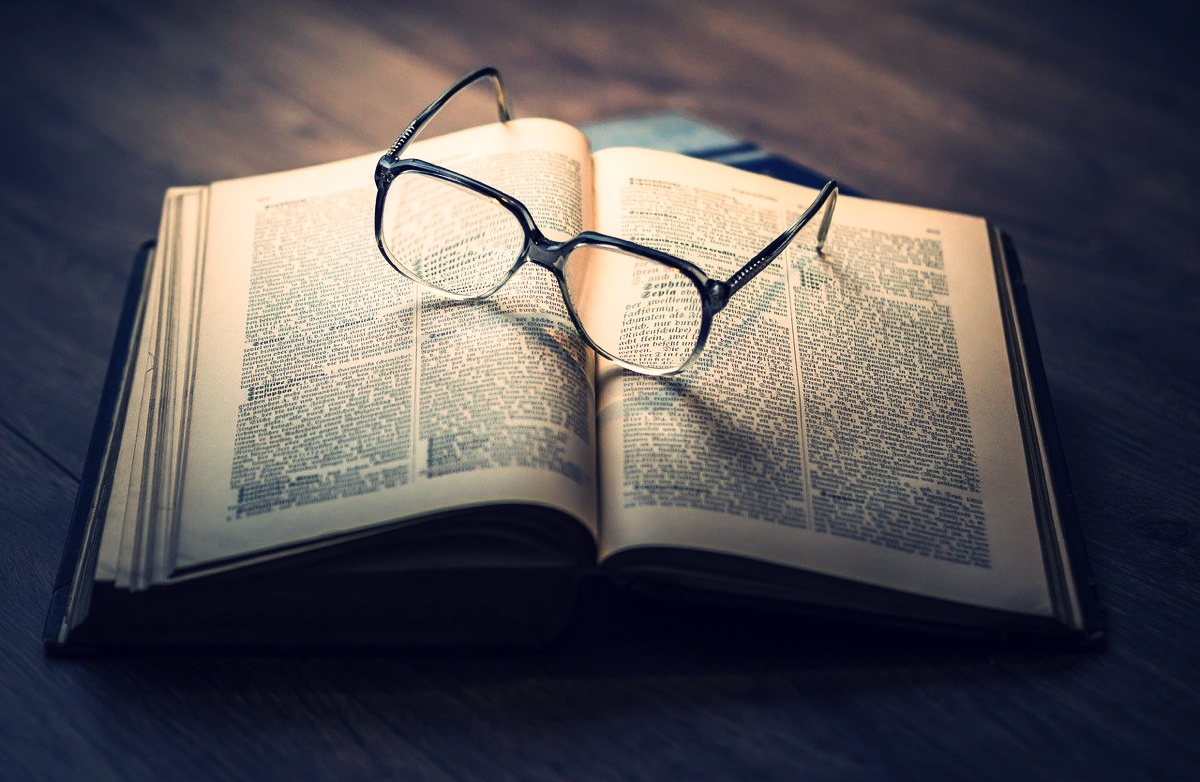 glasses-1052010_1280