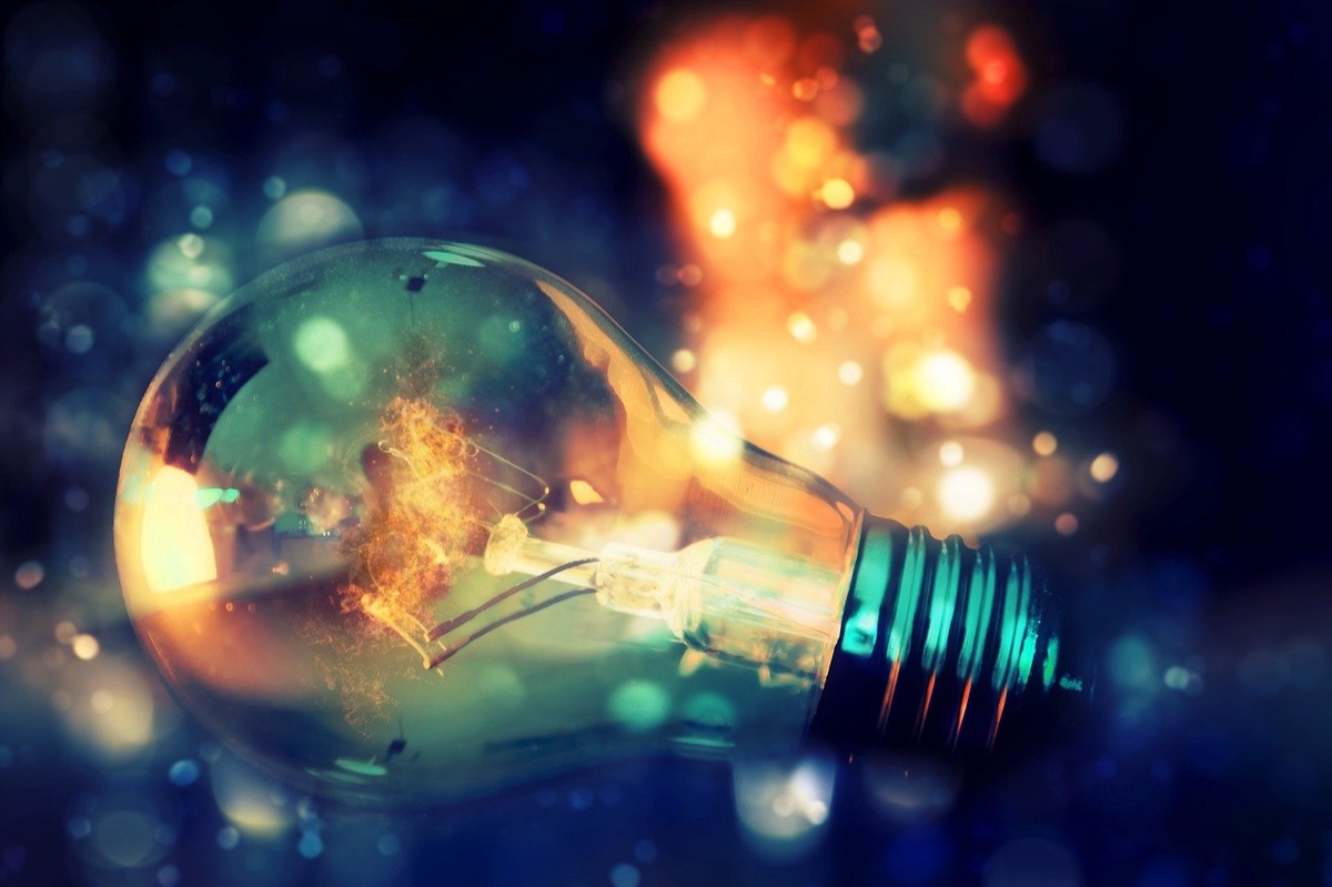 light-bulb-4793589_1280