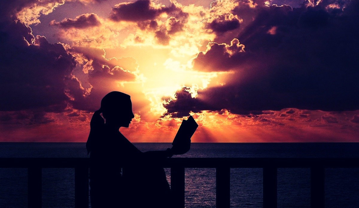 freepik-reading-3456671_1280